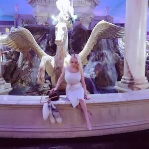 Meet your Posher, Sarina